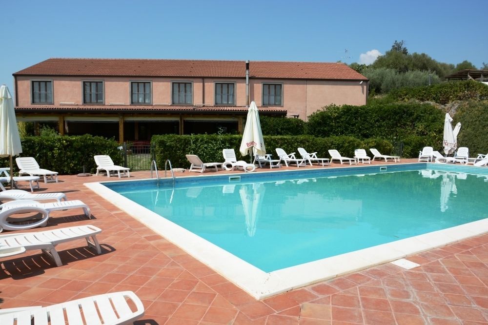 Agriturismo Biologico Corte Aragonese Санта-Мария-ди-Ликодия Экстерьер фото