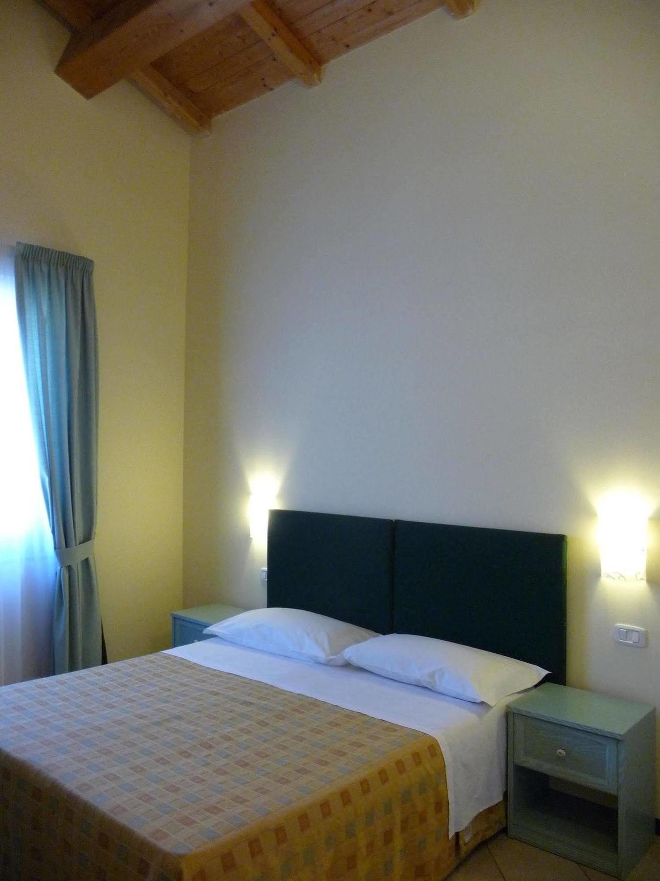 Agriturismo Biologico Corte Aragonese Санта-Мария-ди-Ликодия Экстерьер фото