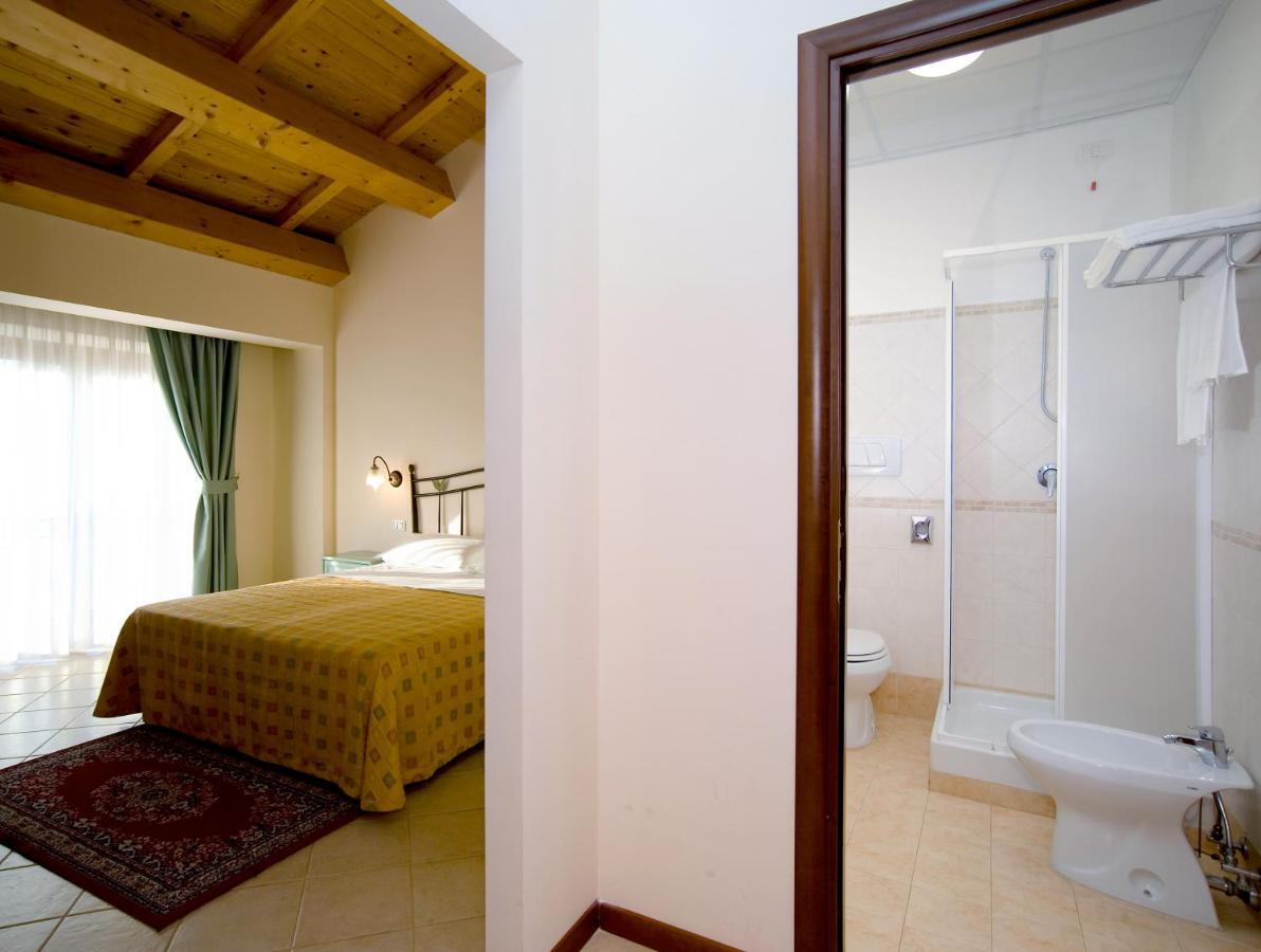 Agriturismo Biologico Corte Aragonese Санта-Мария-ди-Ликодия Номер фото
